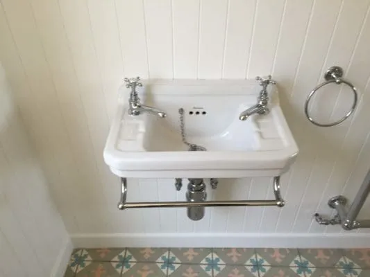 traditional sink, patterend tiles
